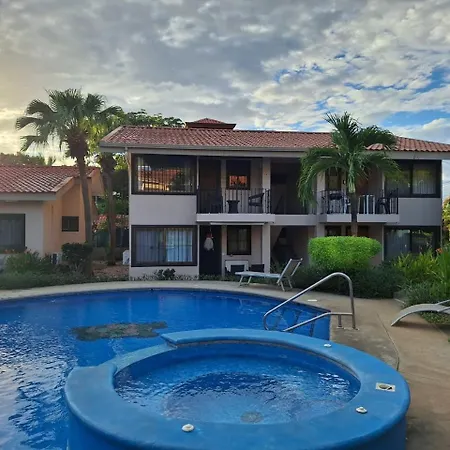 2-Bd Condo With Pool Walk To Beach